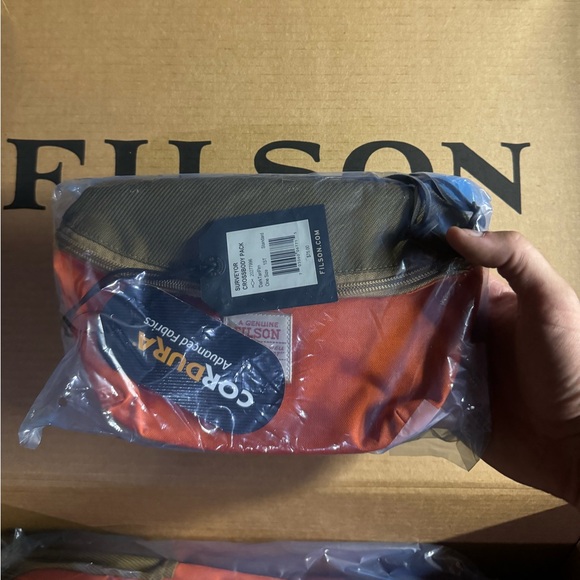 Filson Surveyor Crossbody Pack NWT -LAST ONE- - Picture 5 of 5